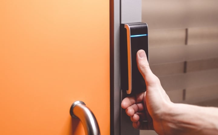 Khóa cửa vân tay có an toàn không? 1 Khóa cửa vân tay có an toàn không là nỗi trăn trở của nhiều người